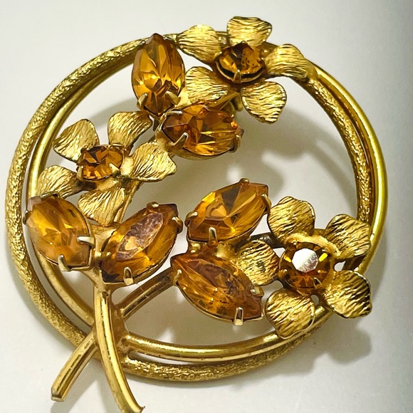 Vintage gold tone amber stone Brooch and Earrings Set - Picture 3 of 7